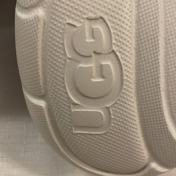 UGG LA CLOUD SPORTS SANDALS.  NEW IN BOX - Picture 5 of 14